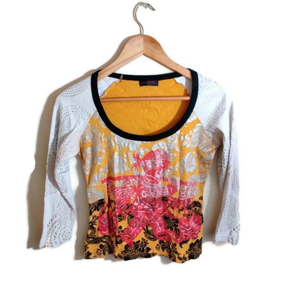 Custo Barcelona Tops - CUSTO BARCELONA White & Yellow Mid Sleeve Scoop Neck Traditional Design Shirt M